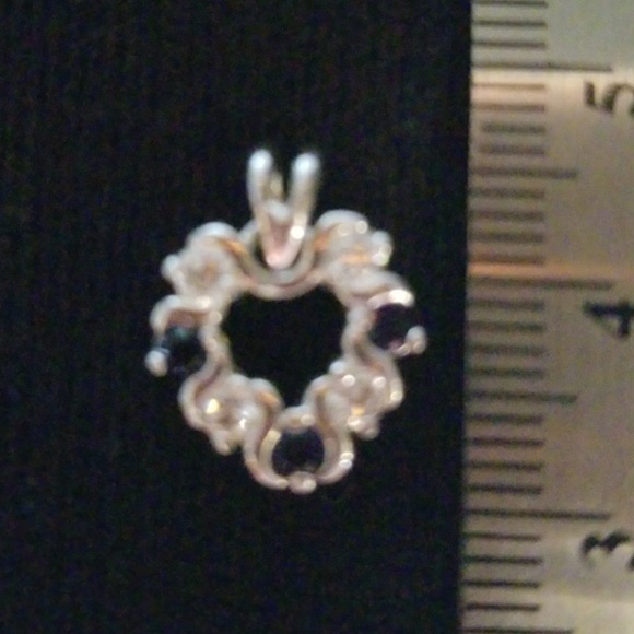 Pendant - Picture 2 of 2